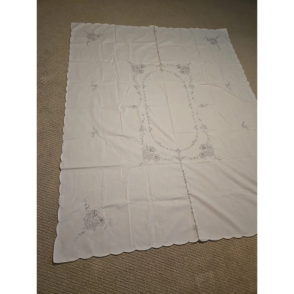 Italian  Embroidered and Cutwork Linen Tablecloth Floral  84